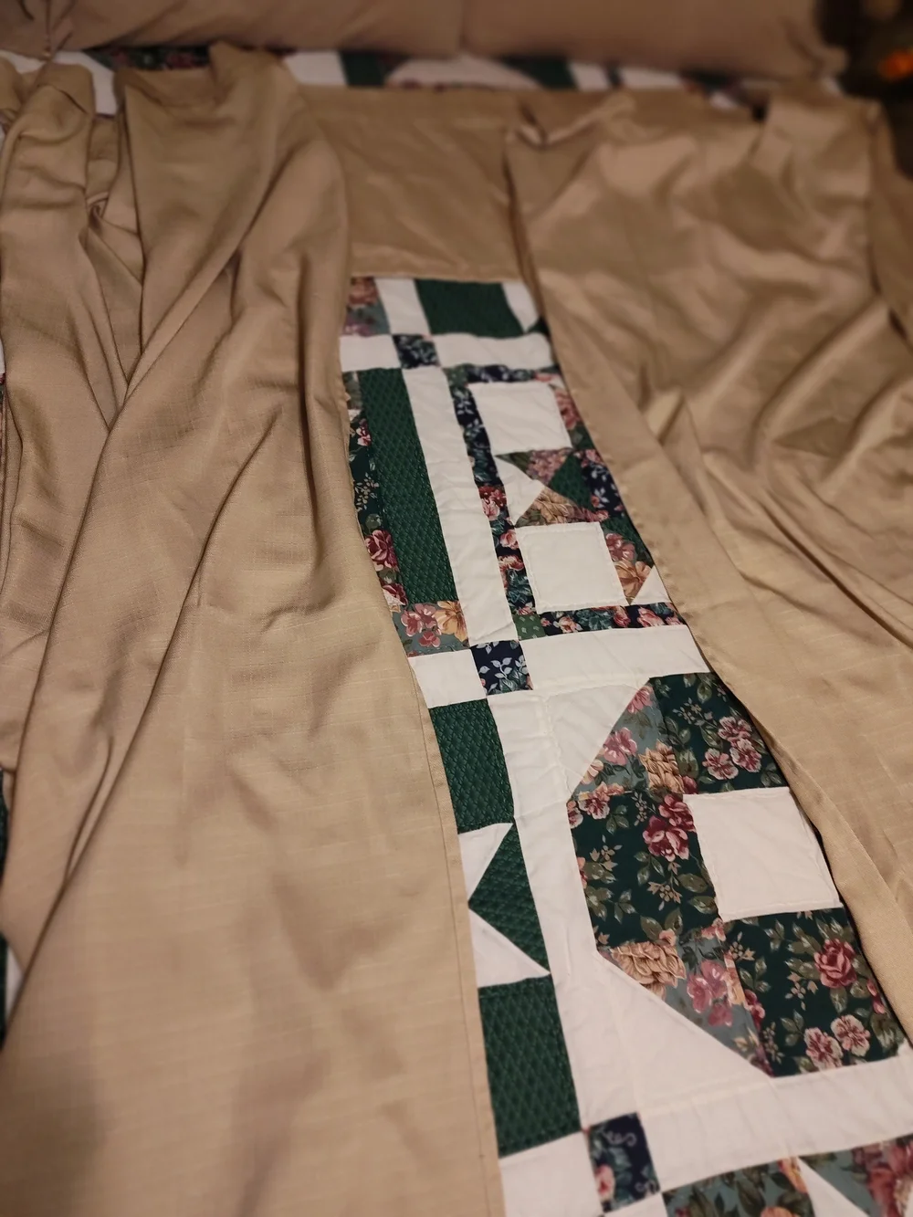 Floral Patchwork Quilt Panel in Beige and Forest Green